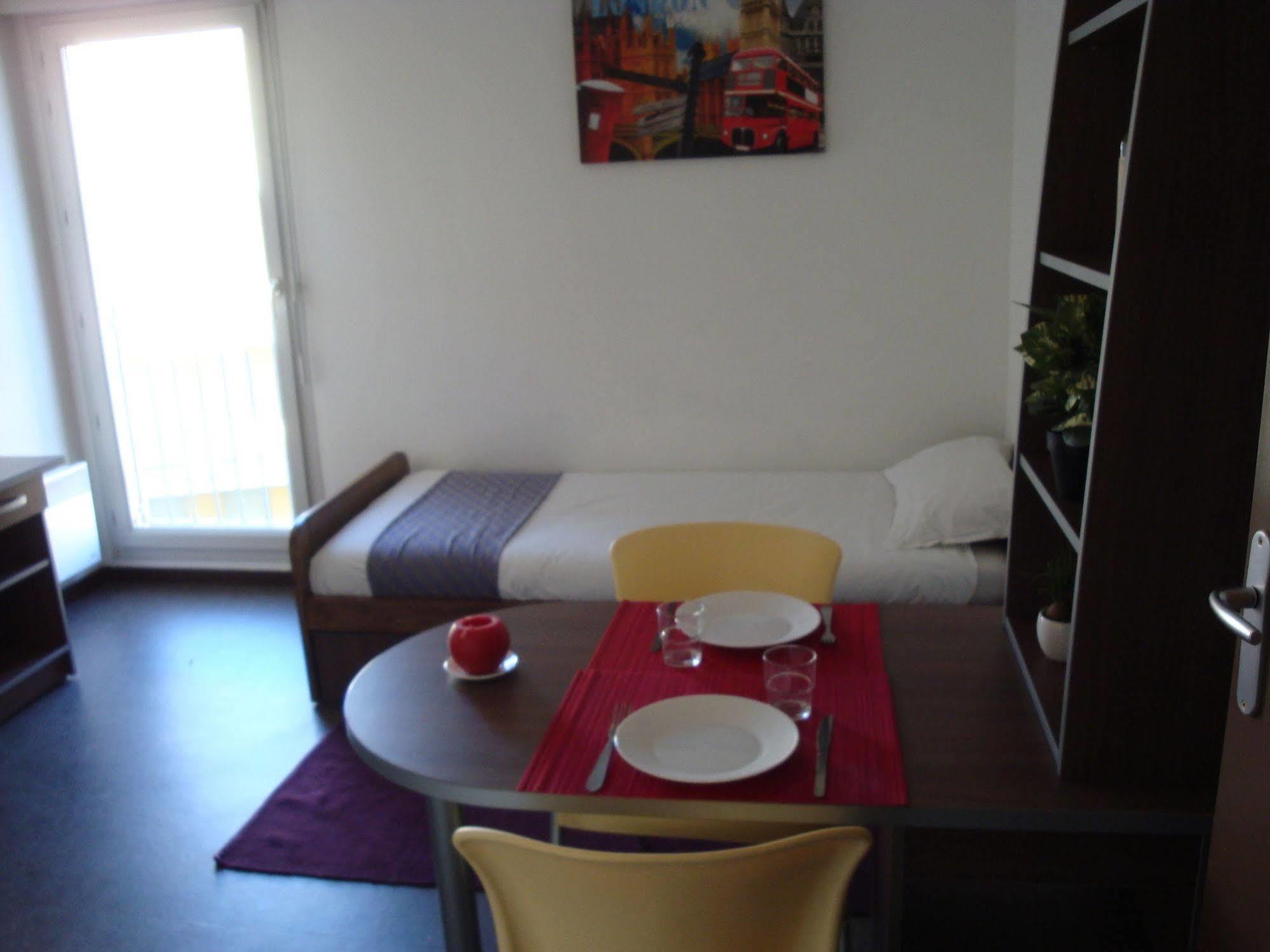 Le Patio Des Traboules Aparthotel Лион Екстериор снимка